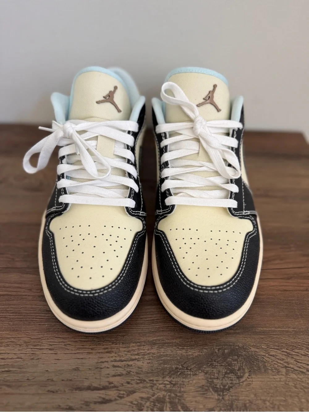 *Brand New* MEN'S AIR JORDAN RETRO 1 LOW